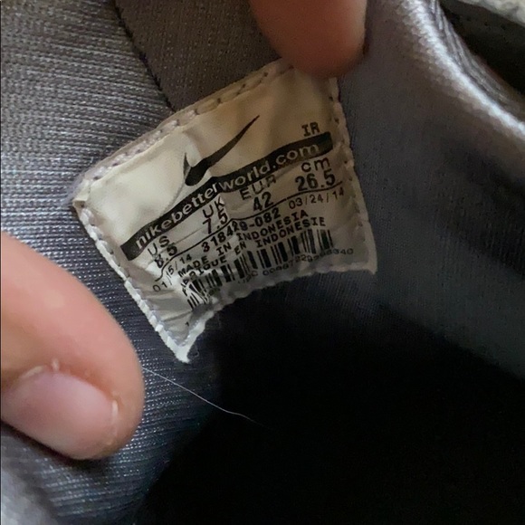 Nike shoes - Picture 4 of 4